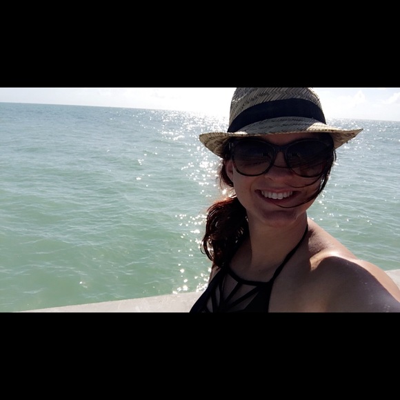 Meet your Posher, Christin - Picture 1 of 1